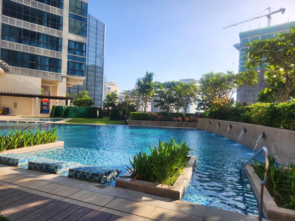 Spacious 7U Homey Unit Steps Away From Uptown Mall And Mitsukoshi Mall Free Parking With Washer مانيلا المظهر الخارجي الصورة