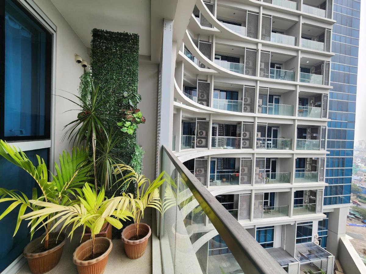 Spacious 7U Homey Unit Steps Away From Uptown Mall And Mitsukoshi Mall Free Parking With Washer مانيلا المظهر الخارجي الصورة