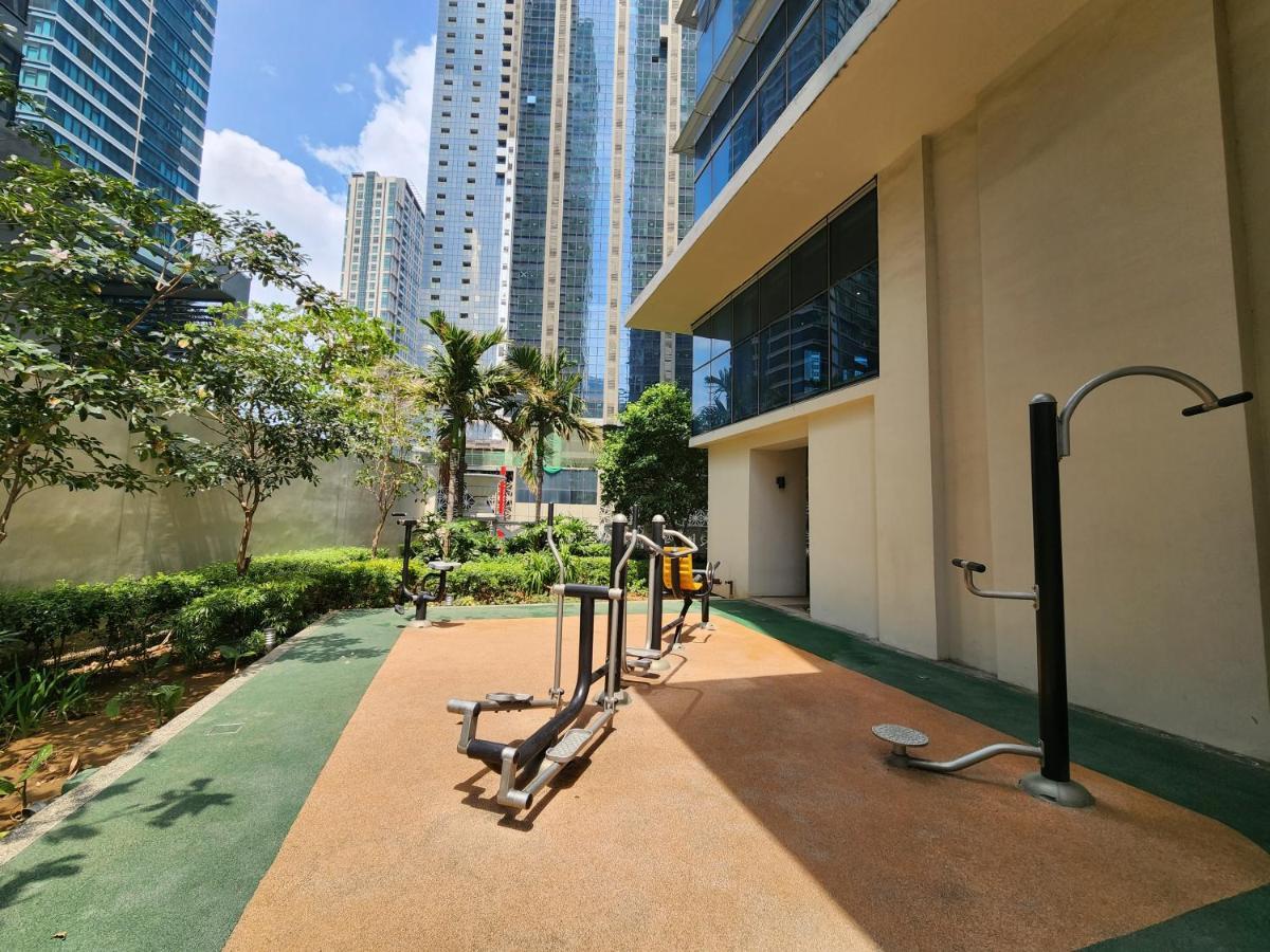 Spacious 7U Homey Unit Steps Away From Uptown Mall And Mitsukoshi Mall Free Parking With Washer مانيلا المظهر الخارجي الصورة