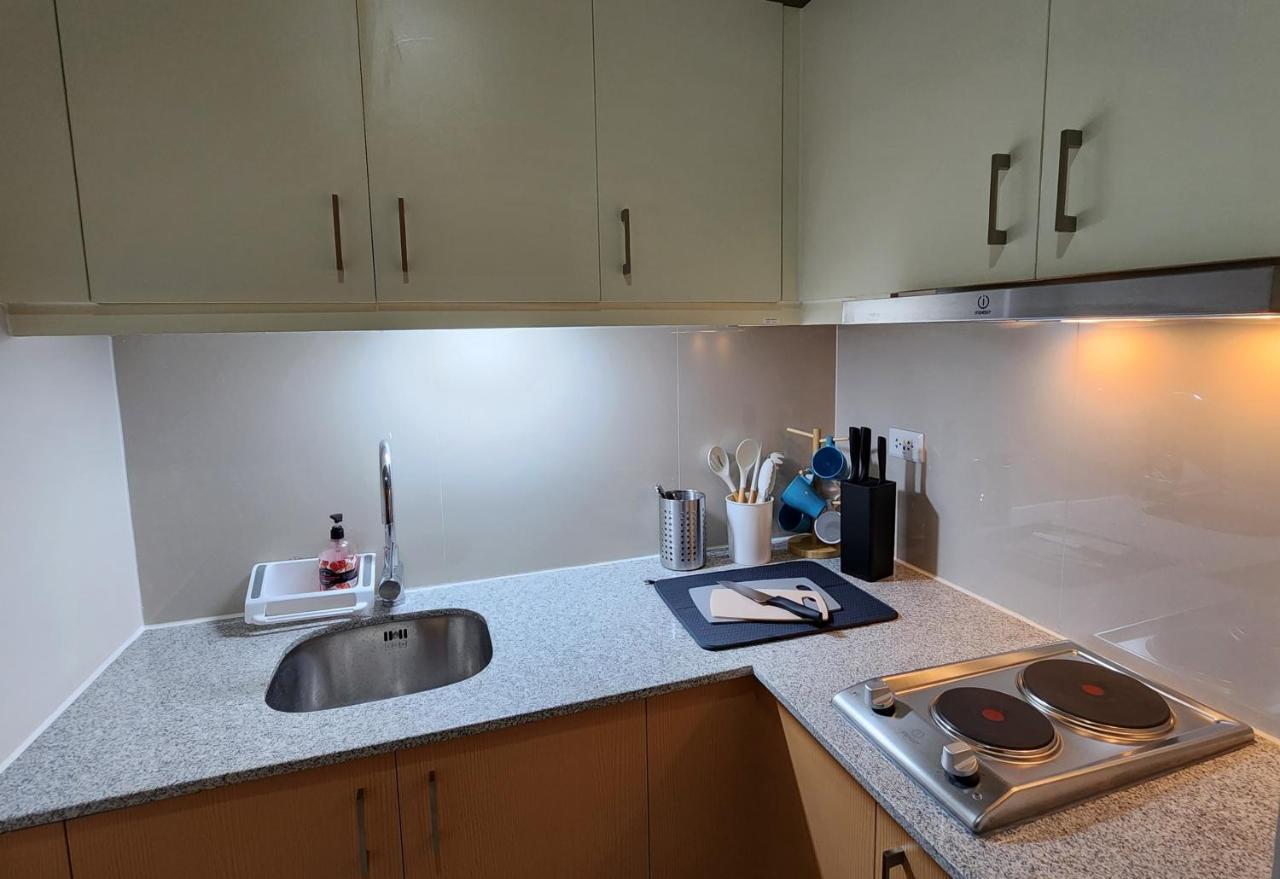 Spacious 7U Homey Unit Steps Away From Uptown Mall And Mitsukoshi Mall Free Parking With Washer مانيلا المظهر الخارجي الصورة
