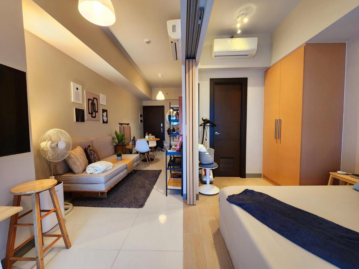 Spacious 7U Homey Unit Steps Away From Uptown Mall And Mitsukoshi Mall Free Parking With Washer مانيلا المظهر الخارجي الصورة