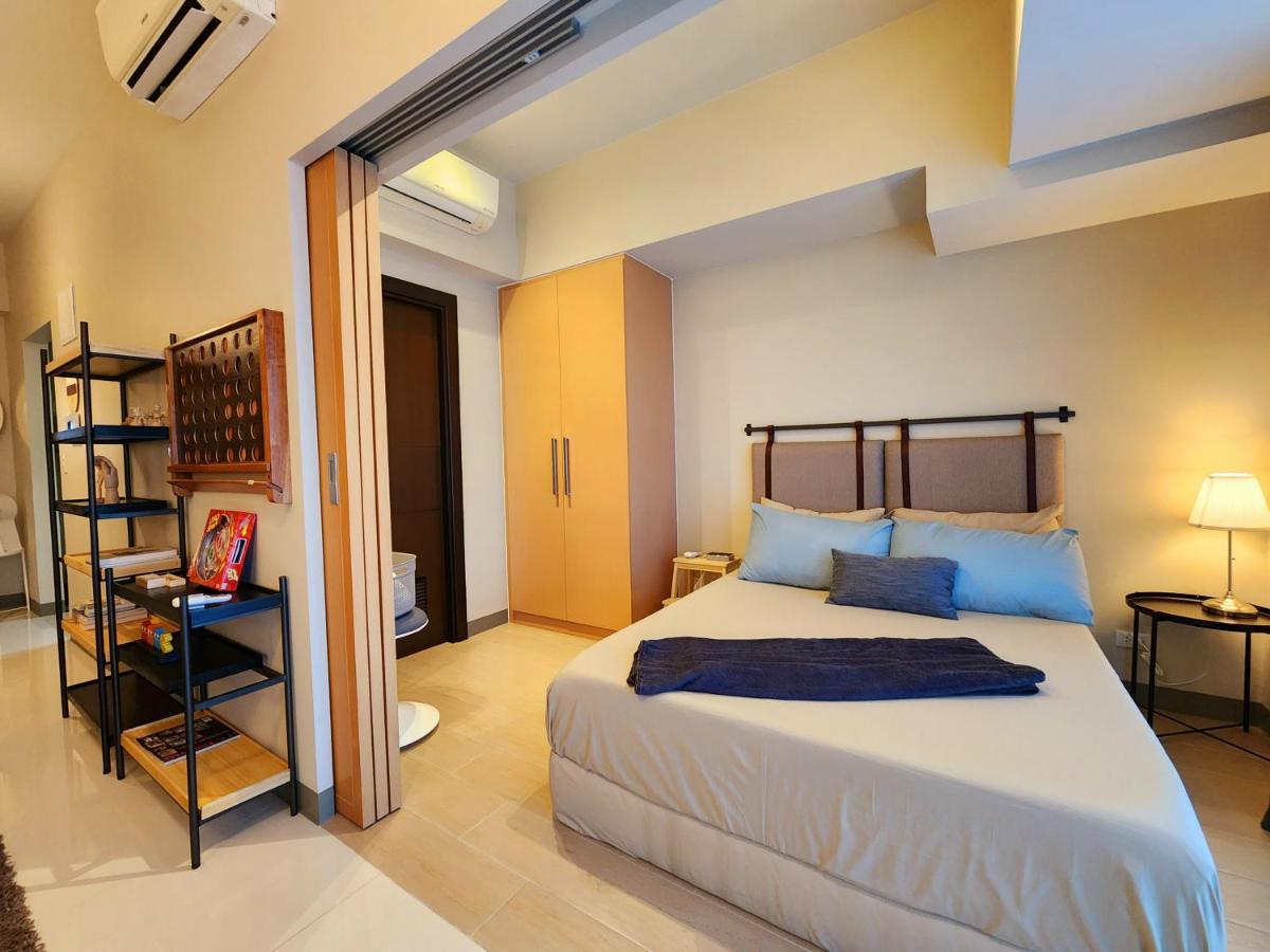 Spacious 7U Homey Unit Steps Away From Uptown Mall And Mitsukoshi Mall Free Parking With Washer مانيلا المظهر الخارجي الصورة
